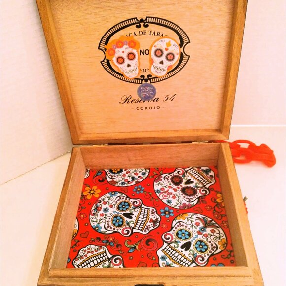 Suenos de Saundra Upcycled Collection, Black , AGANORSA Cigar Box, Purse - Picture 11 of 14